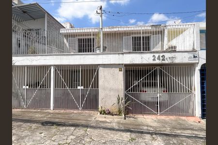 Casa à venda com 225m², 4 quartos e 3 vagasFachada