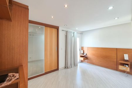 Casa à venda com 232m², 3 quartos e 3 vagas Casa à venda com 232m², 3 quartos e 3 vagasSuíte