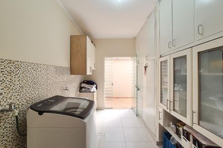 Casa à venda com 232m², 3 quartos e 3 vagas Casa à venda com 232m², 3 quartos e 3 vagasÁrea de Serviço