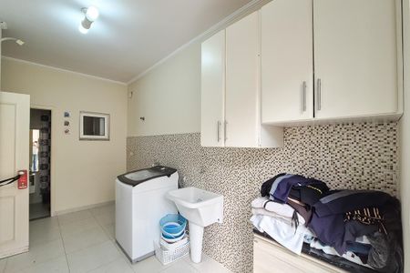 Casa à venda com 232m², 3 quartos e 3 vagas Casa à venda com 232m², 3 quartos e 3 vagasÁrea de Serviço