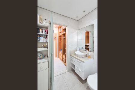 Casa à venda com 232m², 3 quartos e 3 vagas Casa à venda com 232m², 3 quartos e 3 vagasBanheiro da Suíte
