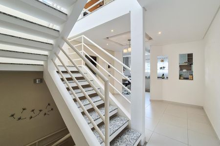 Casa à venda com 232m², 3 quartos e 3 vagas Casa à venda com 232m², 3 quartos e 3 vagascorredor