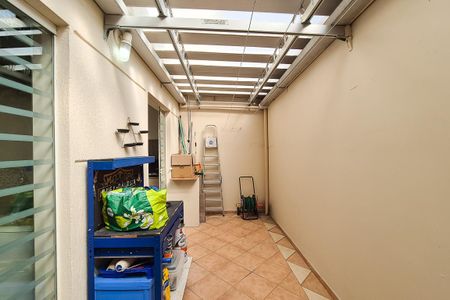 Casa à venda com 232m², 3 quartos e 3 vagas Casa à venda com 232m², 3 quartos e 3 vagasQuintal