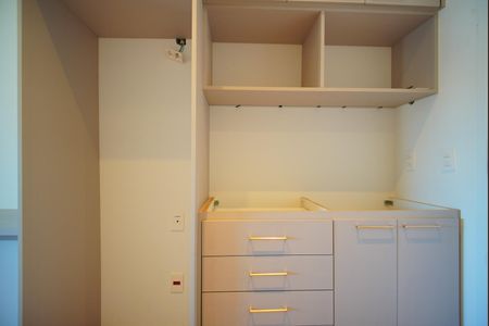 Cozinha de kitnet/studio à venda com 1 quarto, 25m² em Boa Vista, Porto Alegre