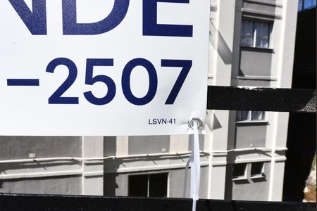 Apartamento à venda com 50m², 2 quartos e 1 vagaPlaca instalada no dia 16-04-2026. Com o codigo LSVN-41