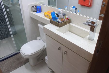 Apartamento à venda com 83m², 3 quartos e 2 vagasBanheiro social
