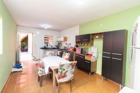 Casa à venda com 150m², 2 quartos e 2 vagas Casa à venda com 150m², 2 quartos e 2 vagasCozinha