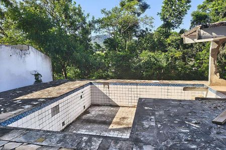 Casa à venda com 4 quartos, 480m² em Itaipu, Niterói