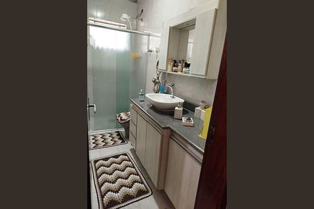 Casa à venda com 108m², 3 quartos e 2 vagas