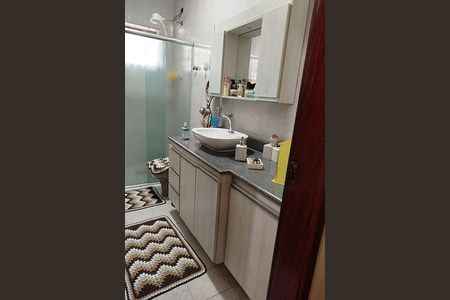 Casa à venda com 108m², 3 quartos e 2 vagas
