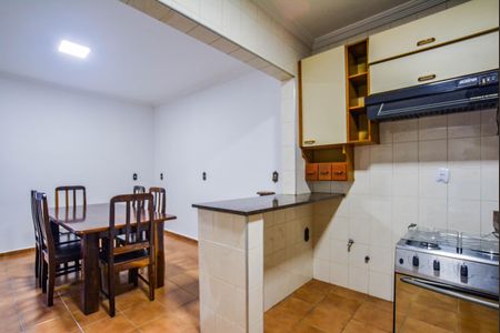 Casa à venda com 135m², 3 quartos e 2 vagas Casa à venda com 135m², 3 quartos e 2 vagasCozinha