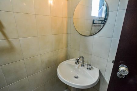 Casa à venda com 135m², 3 quartos e 2 vagas Casa à venda com 135m², 3 quartos e 2 vagasBanheiro Social
