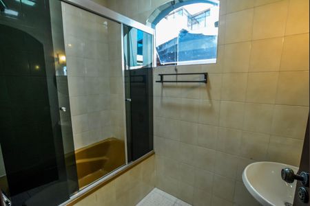 Casa à venda com 135m², 3 quartos e 2 vagas Casa à venda com 135m², 3 quartos e 2 vagasBanheiro Social