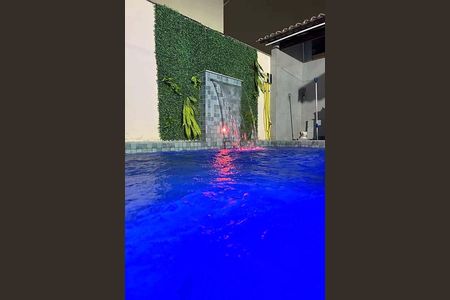 Casa à venda com 240m², 4 quartos e 2 vagas