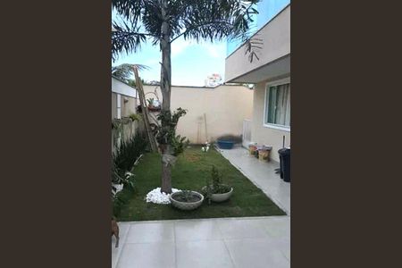 Casa à venda com 240m², 4 quartos e 2 vagas