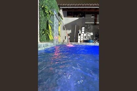 Casa à venda com 240m², 4 quartos e 2 vagas