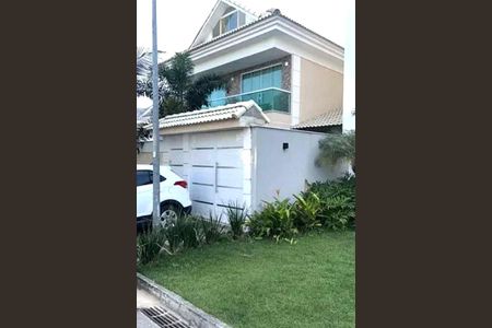 Casa à venda com 240m², 4 quartos e 2 vagas
