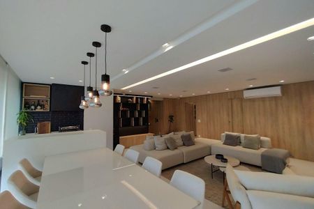 Apartamento à venda com 3 quartos, 147m² em Moema, São Paulo