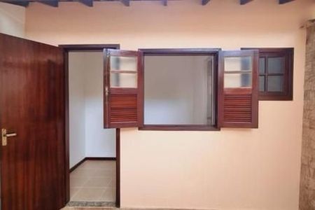 Casa à venda com 4 quartos, 105m² em Baldeador, Niterói