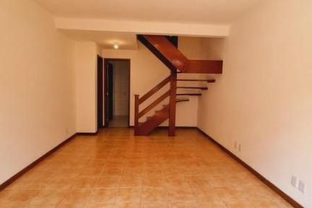 Casa à venda com 4 quartos, 105m² em Baldeador, Niterói