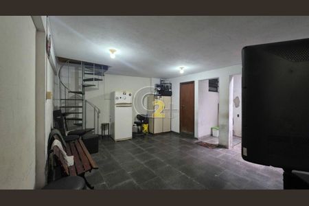 Casa à venda com 3 quartos, 100m² em Vila Carmem, São Paulo