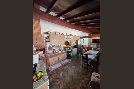 Casa à venda com 3 quartos, 250m² em Jardim das Imbuias, São Paulo