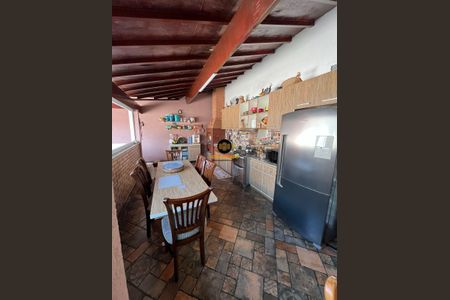 Casa à venda com 3 quartos, 250m² em Jardim das Imbuias, São Paulo