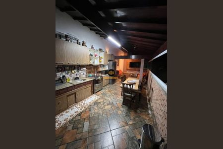 Casa à venda com 3 quartos, 250m² em Jardim das Imbuias, São Paulo