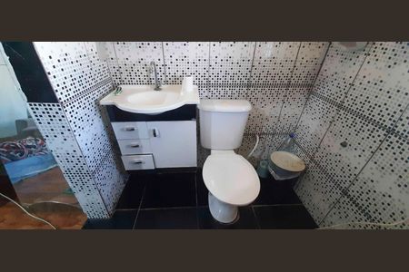 Casa à venda com 128m², 4 quartos e 2 vagas Casa à venda com 128m², 4 quartos e 2 vagasCasa 1 - Banheiro