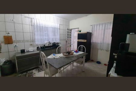Casa à venda com 128m², 4 quartos e 2 vagas Casa à venda com 128m², 4 quartos e 2 vagasCasa 2 - Cozinha