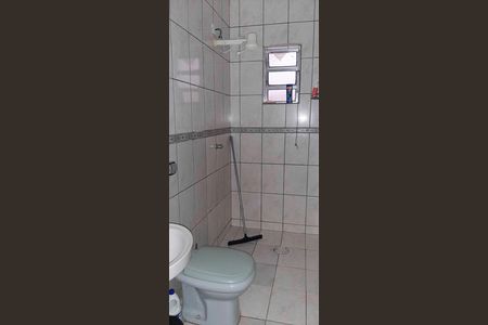 Casa à venda com 128m², 4 quartos e 2 vagas Casa à venda com 128m², 4 quartos e 2 vagasCasa 2 - Banheiro