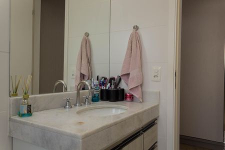 Apartamento à venda com 77m², 2 quartos e 1 vagaBanheiro da Suíte 1