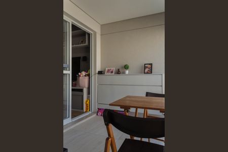 Apartamento à venda com 77m², 2 quartos e 1 vagaVaranda