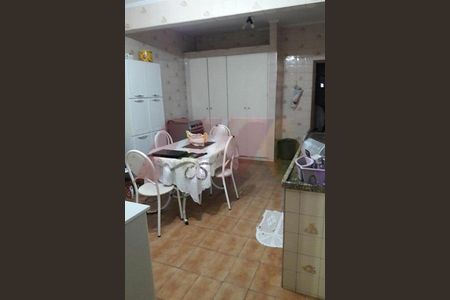 Casa à venda com 5 quartos, 235m² em Vila Romero, São Paulo