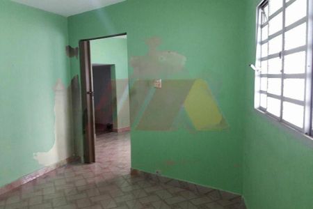 Casa à venda com 5 quartos, 235m² em Vila Romero, São Paulo