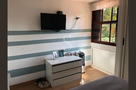 Casa à venda com 3 quartos, 240m² em Jardim Santa Emilia, São Paulo