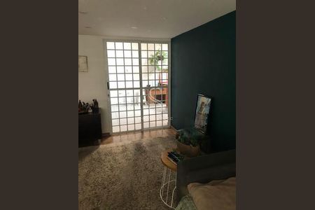 Casa à venda com 3 quartos, 240m² em Jardim Santa Emilia, São Paulo