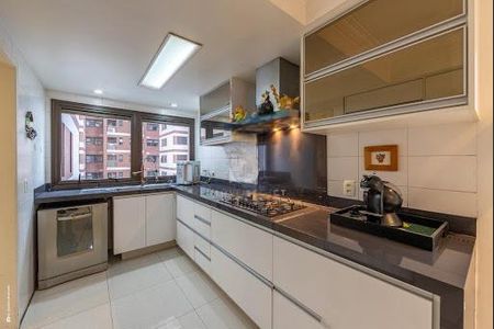 Apartamento à venda com 4 quartos, 210m² em Santo Amaro, São Paulo