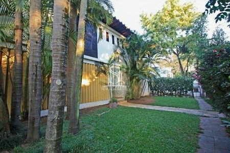 Casa à venda com 4 quartos, 340m² em Vila Madalena, São Paulo