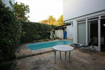 Casa à venda com 4 quartos, 340m² em Vila Madalena, São Paulo