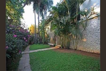 Casa à venda com 4 quartos, 340m² em Vila Madalena, São Paulo