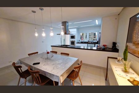 Casa à venda com 3 quartos, 258m² em Vila Alzira, Santo André