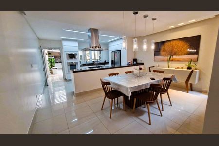 Casa à venda com 3 quartos, 258m² em Vila Alzira, Santo André