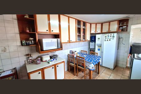 Casa à venda com 2 quartos, 140m² em Cidade Domitila, São Paulo