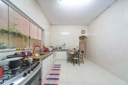Casa à venda com 230m², 3 quartos e 2 vagas
