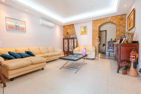 Casa à venda com 4 quartos, 300m² em Piratininga, Niterói