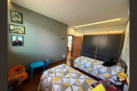 Casa à venda com 3 quartos, 385m² em Jardim Riacho das Pedras, Contagem
