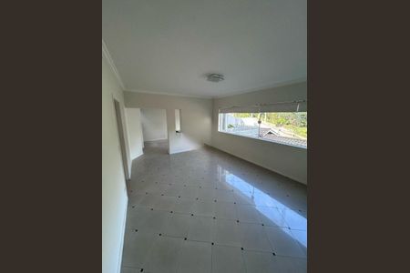 Casa à venda com 4 quartos, 300m² em Vila Irmaos Arnoni, São Paulo