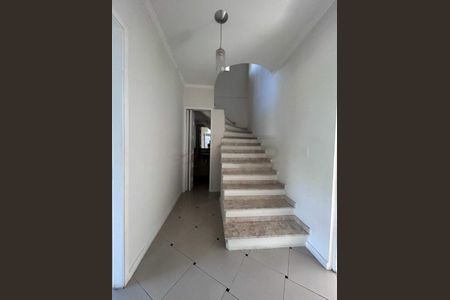 Casa à venda com 4 quartos, 300m² em Vila Irmaos Arnoni, São Paulo