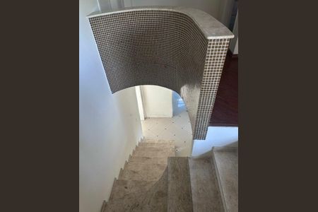 Casa à venda com 4 quartos, 300m² em Vila Irmaos Arnoni, São Paulo